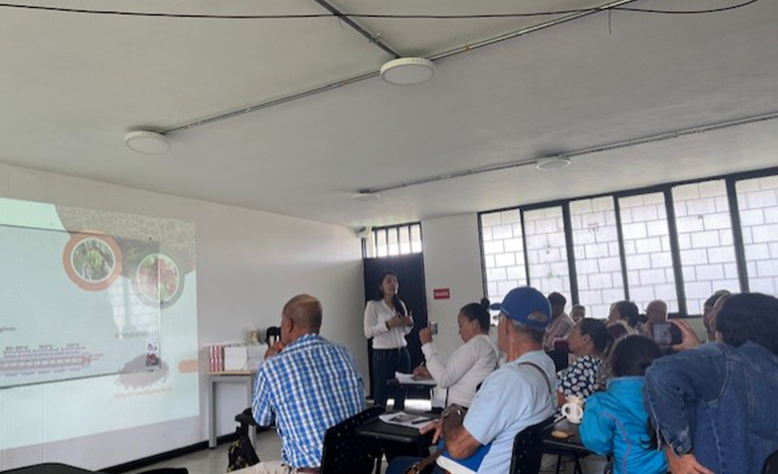 Transferencia de conocimiento a productores campesinos del Valle del Cauca