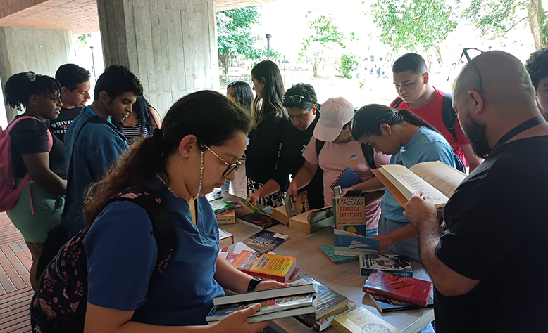 El Regalo Literario sigue entregando alegría y cultura en nuestro campus 