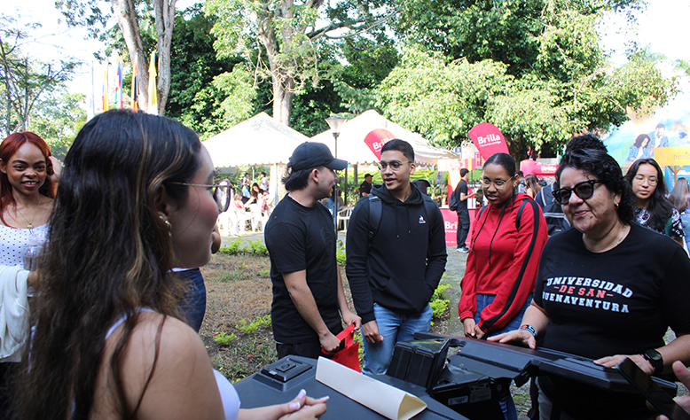 La Facultad de Derecho y Ciencias Políticas participó en el SanBue Fest con la actividad 