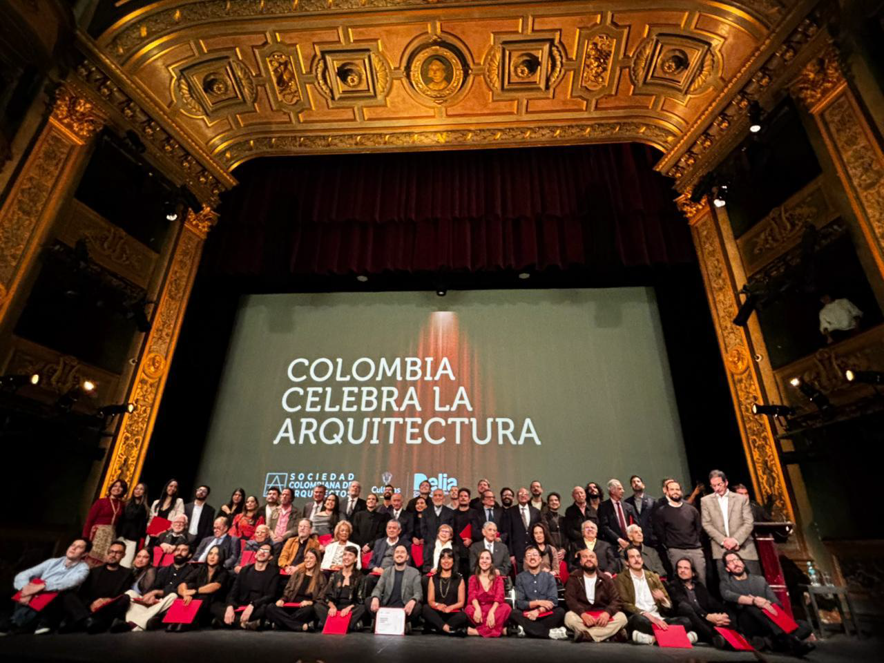 RECONOCIMIENTOS Y FELICITACIONES A LA REPRESENTACIÓN DE LA FACULTAD DE ARQUITECTURA, ARTE Y DISEÑO DE LA UNIVERSIDAD DE SAN BUENAVENTURA DE CALI EN EL EVENTO DE LA SOCIEDAD COLOMBIANA DE ARQUITECTOS NACIONAL: “40 ARQUITECTAS Y ARQUITECTOS MENORES DE CUARENTA AÑOS”.