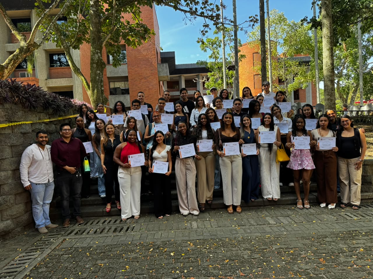 54 estudiantes de la Facultad de Ciencias Económicas reciben certificación por su participación en la Red de Semilleros B.R.A.I.N.